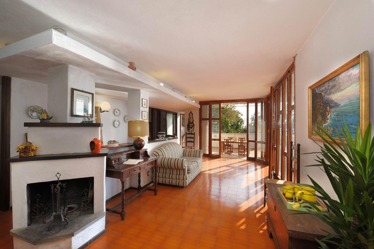 Others 5, Villa Valeria, Salerno