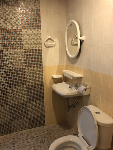 Bathroom 4, K 1 Inn, Muang Nan