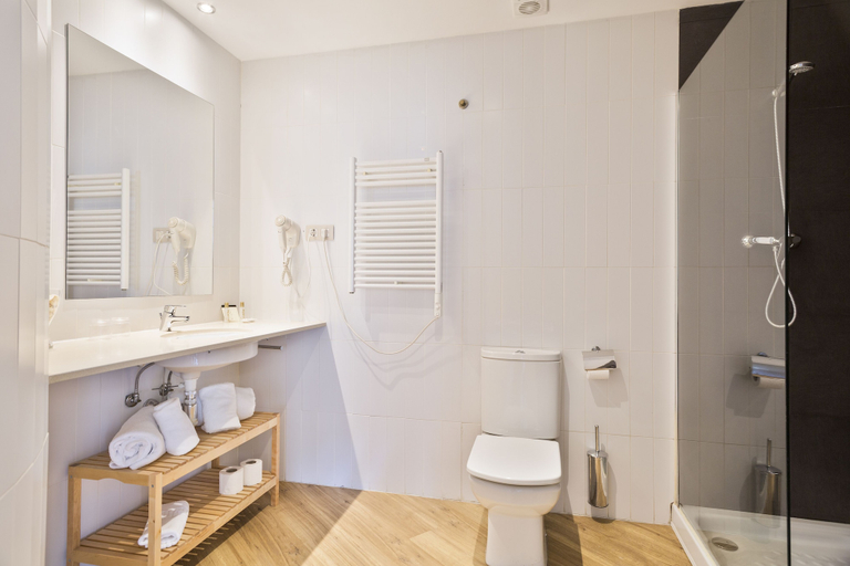 Bathroom 4, Amister Apartments, Barcelona