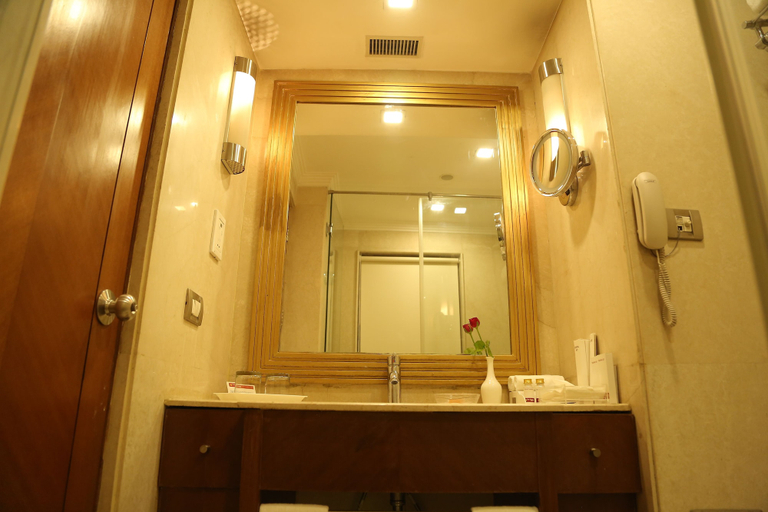 Bathroom 5, The Acura BMK, Gurgaon