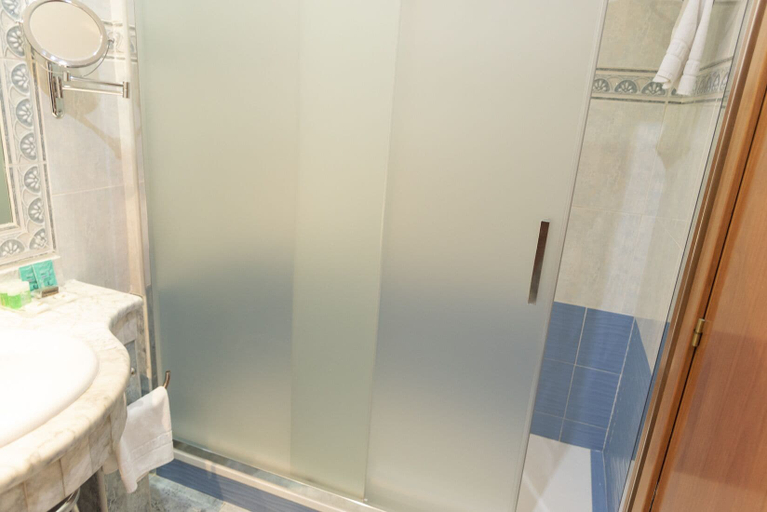 Bathroom 5, Hotel Carlos I Toledo, Toledo