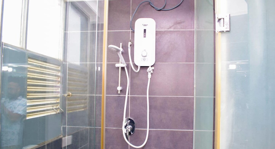 Bathroom 4, GiGi Colombo, Thimbirigasyaya