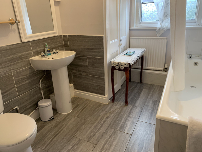 Bathroom 3, The Red House Guest House, Lincolnshire