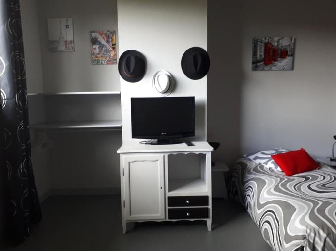 Bedroom 3, Le Grand Val, Cantal