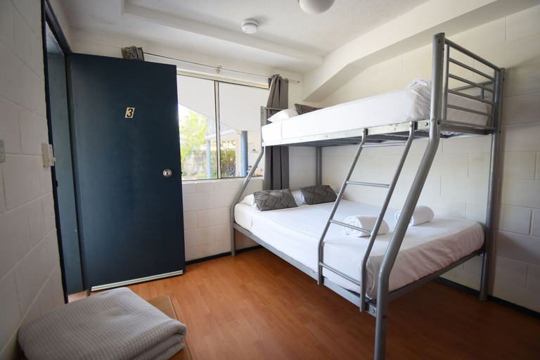 Bedroom 4, Caloundra Backpackers - Hostel, Caloundra - Caloundra S.