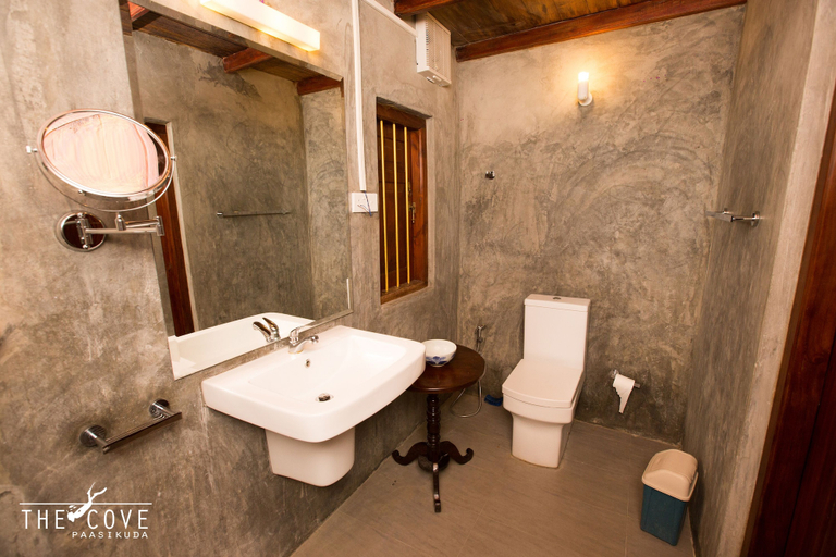 Bathroom 4, The Cove Pasikuda, Koralai Pattu (Valachchenai)