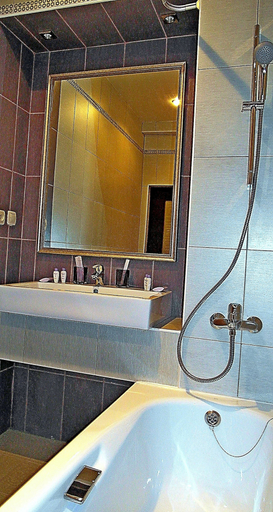 Bathroom 3, Hotel Intourist, Velikiy Novgorod
