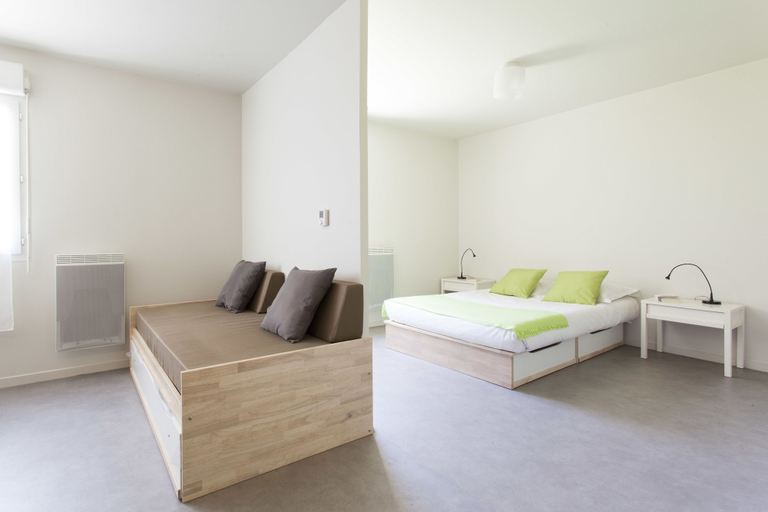 Bedroom 5, L'Aéronat, Yvelines