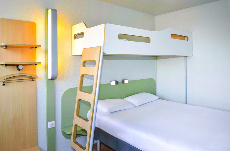 Bedroom 4, ibis budget Lyon Saint Genis Laval, Rhône