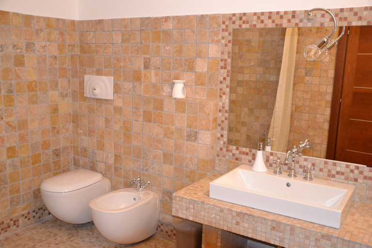 Bathroom 5, Cherry Season, Chieti