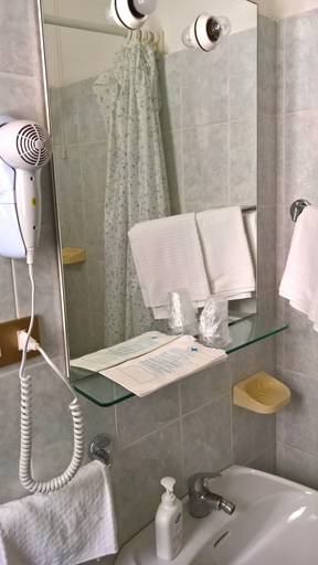 Bathroom 5, Albergo Golfo, Grosseto