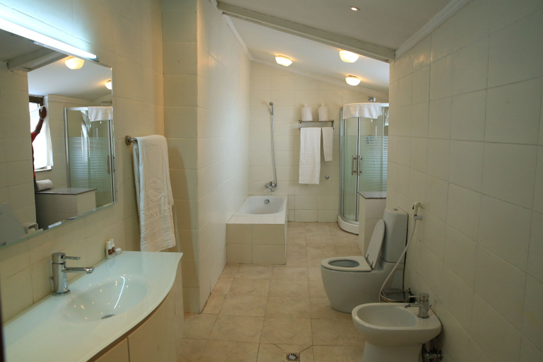 Bathroom 3, Reliance Hotel Apartment, Addis Abeba