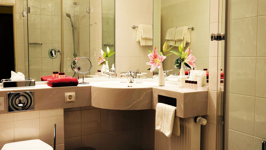 Bathroom 5, Hotel zur Fürstabtei, Herford