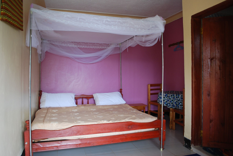 Bedroom 2, Crater Bay Cottages, Ndorwa