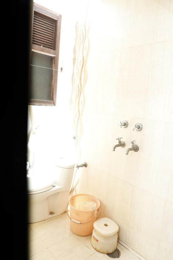 Bathroom 5, Hotel Maharani Delhi, Delhi