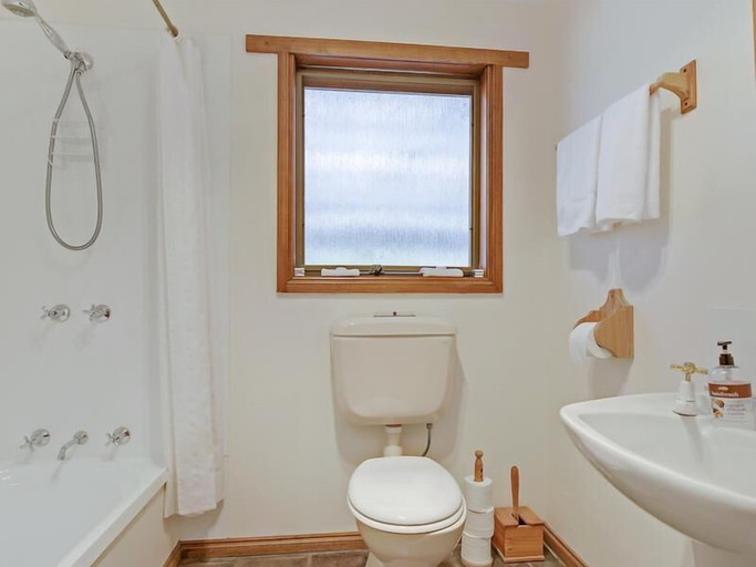 Bathroom 4, Steeles Island Retreat, Sorell