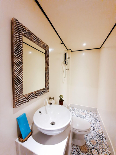 Bathroom 4, Keira Tourist Inn, El Nido