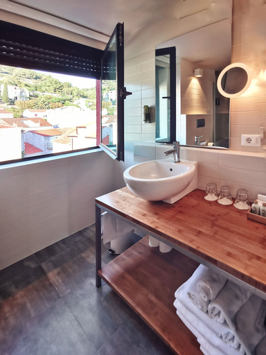Bathroom 4, Hotel San Giorgio, Vis