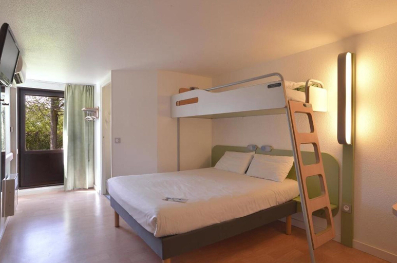 Bedroom 3, ibis budget Lyon Villefranche sur Saône, Rhône
