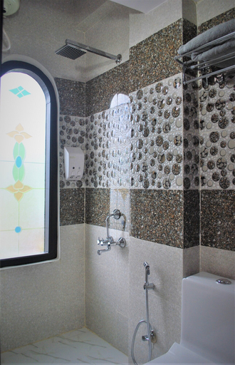 Bathroom 4, Billing Vista Guest House, Mandi