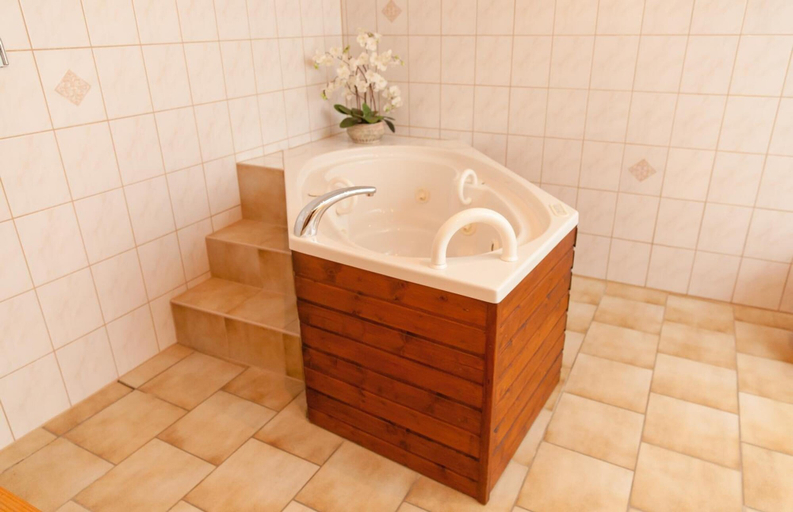 Bathroom 4, Berghotel Augustusberg, Sächsische Schweiz-Osterzgebirge
