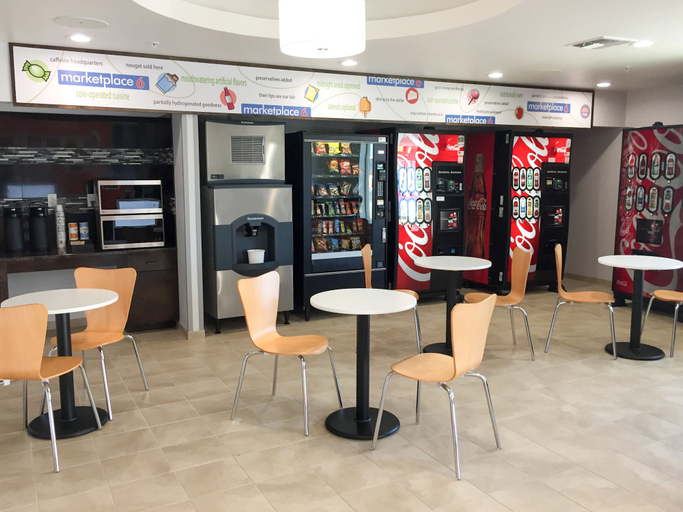Food & Drinks 5, Motel 6 Midland, TX, Midland