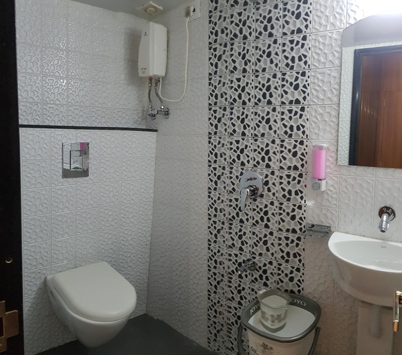 Bathroom 4, Hotel Nice Stay, Mumbai Suburban