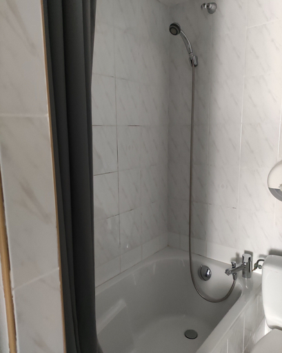 Bathroom 5, L'Abrivado, Bouches-du-Rhône