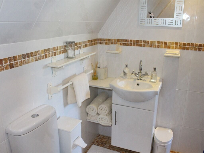Bathroom 3, Ashleigh House, Torbay