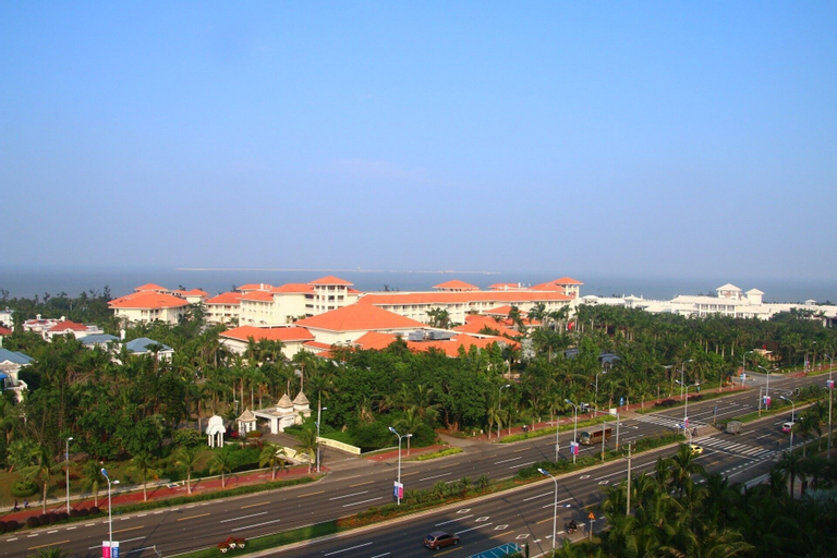 Exterior & Views 4