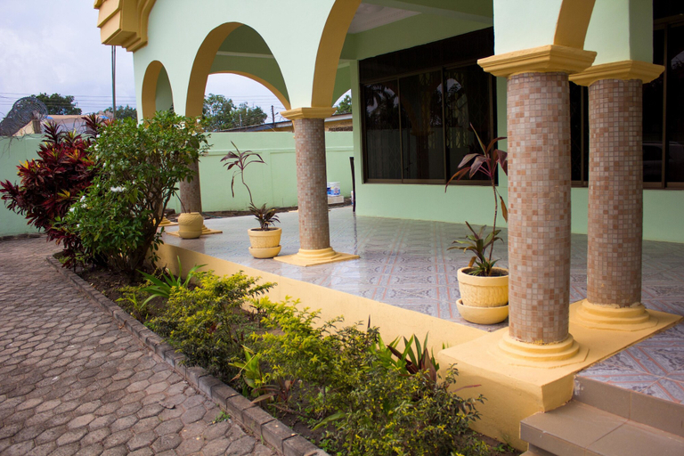 Others 4, Jayliz Lodge Tema, Tema