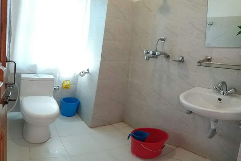 Bathroom 3, Bandipur Kaushi Inn, Gandaki