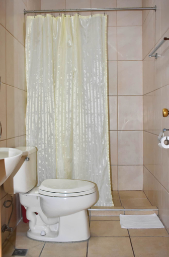 Bathroom 5, Hotel Nicanor, Dumaguete City