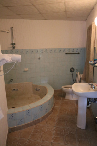 Bathroom 4, Hotel y Restaurante Valle Verde, Antón