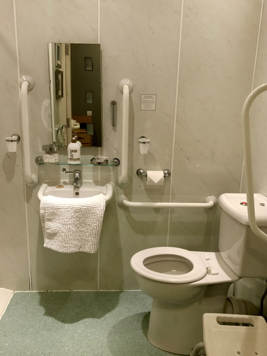 Bathroom 3, Glenlossie Guest House, Dumfries and Galloway