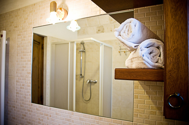 Bathroom 4, Trulli il Castagno, Taranto