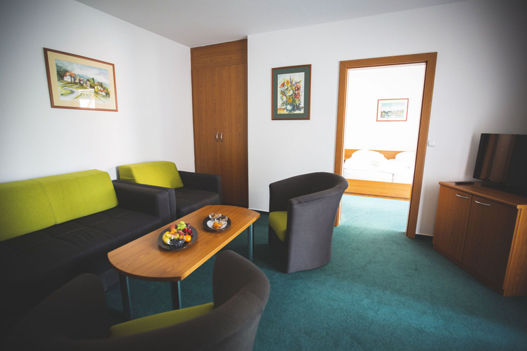 Others 5, Hotel Tisa, Hoce-Slivnica