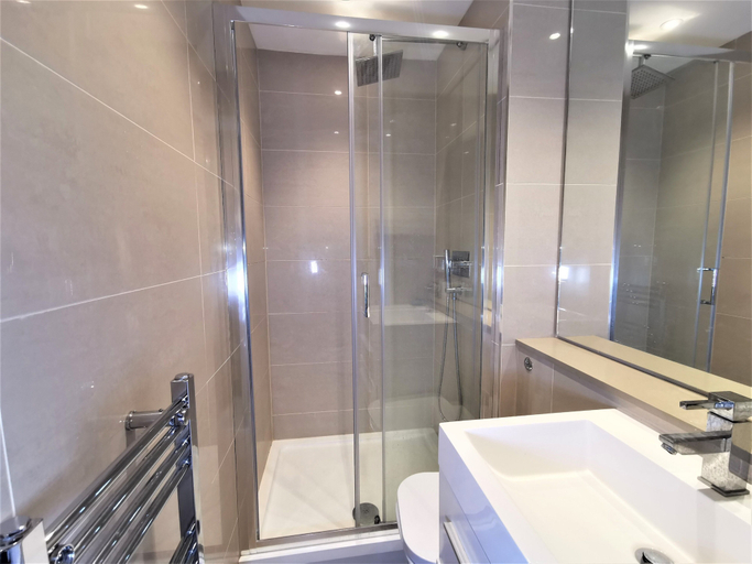 Bathroom 5, Double Room with Balcony - 3c, London