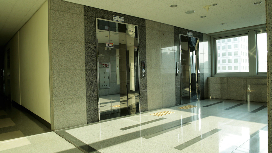 Others 3, Location in Myeongdong Studio, Jung