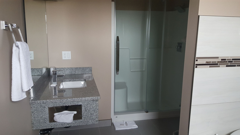 Bathroom 4, Sunrise Motel, Division No. 6
