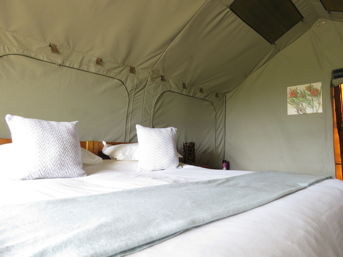 Bedroom 2, Woodbury Tented Camp - Amakhala Game Reserve, Cacadu