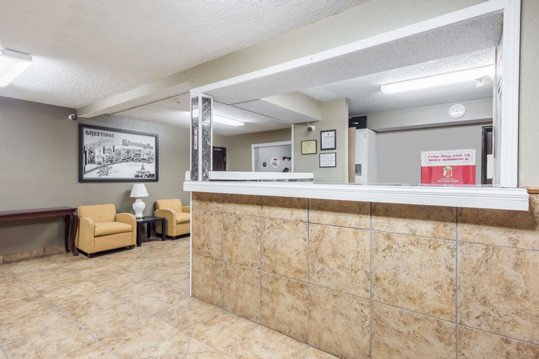 Public Area 2, Super 8 by Wyndham Bloomington, McLean