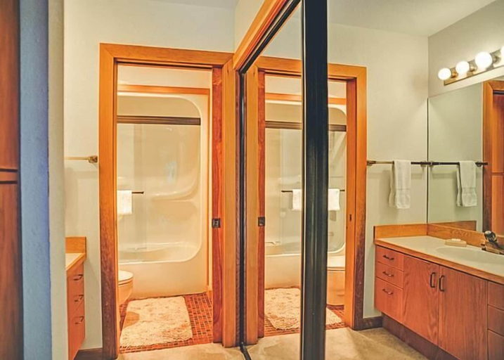 Bathroom, Salmon River Condo #5, Clackamas