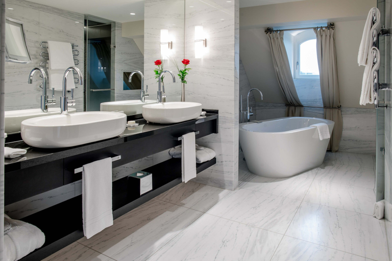 Bathroom 5, Hotel Schweizerhof Bern & Spa, Bern