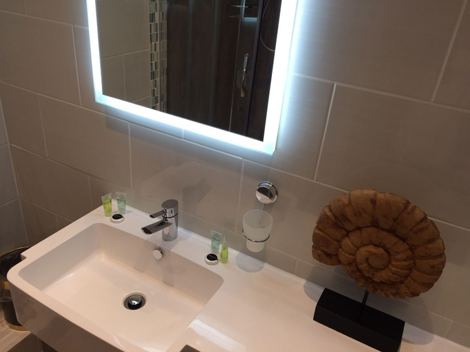Bathroom 4, The Waterfront Inn, Devon