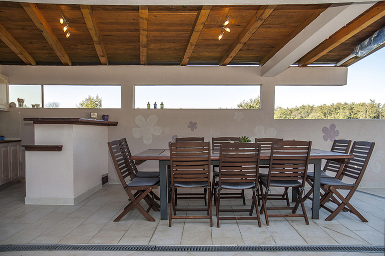 Food & Drinks 5, Villa Paolija, Novigrad