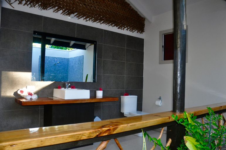 Bathroom 5, Coconut Beach Resort, Ba
