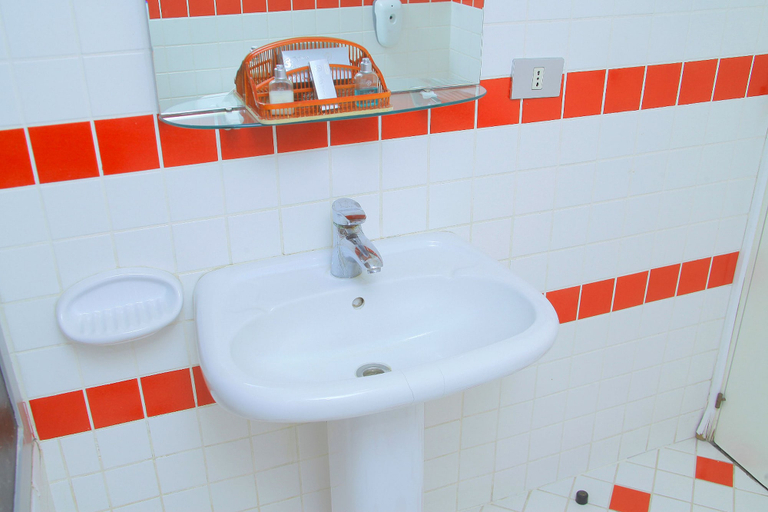 Bathroom 4, Yoly Addis Hotel, Addis Abeba