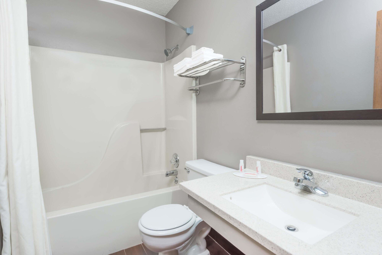 Bathroom 4, Super 8 by Wyndham West Plains, Howell