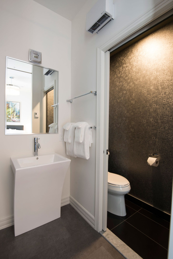 Bathroom 4, Hotel Manoir Morgan, Communauté-Urbaine-de-Québec